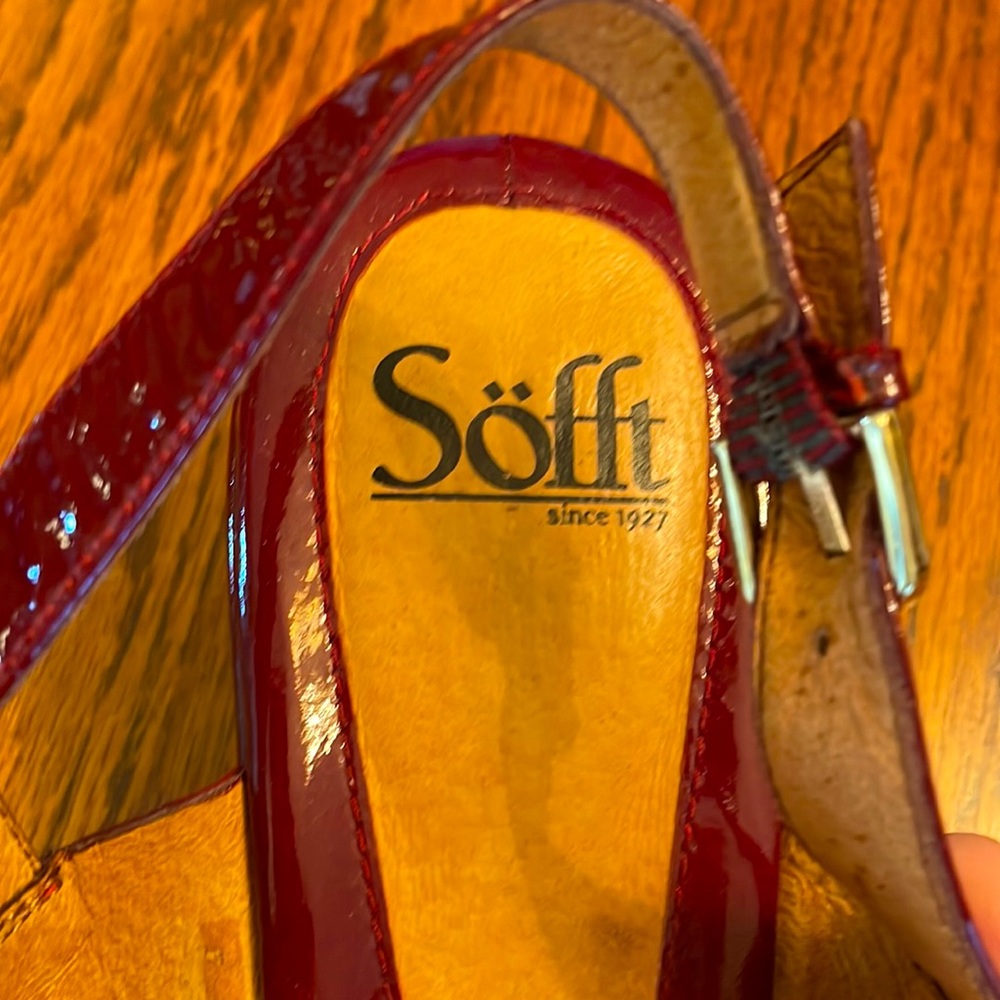 NWT Sofft burgundy patent leather sandals - Picture 5 of 8